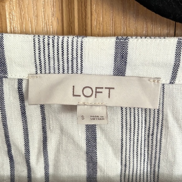 LOFT Blue and White Linen Top - Picture 3 of 3